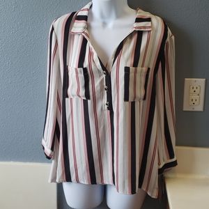 📌Pink and black vertical striped blouse